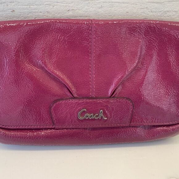 AUTHENTIC COACH Wristlet Patent Leather Pink - Picture 2 of 7